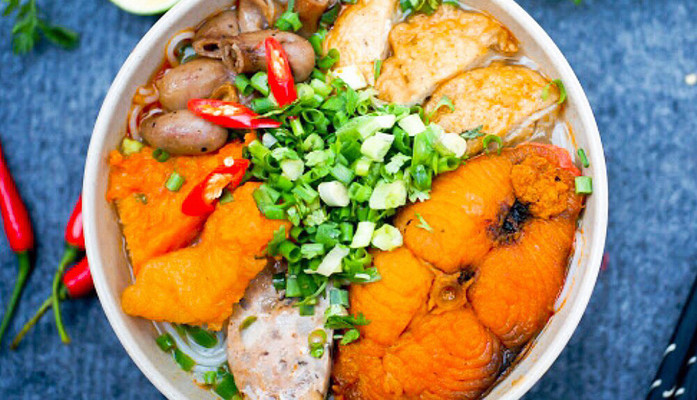 Út Hà Quán - Bún Lòng Cá Cay - Quang Trung