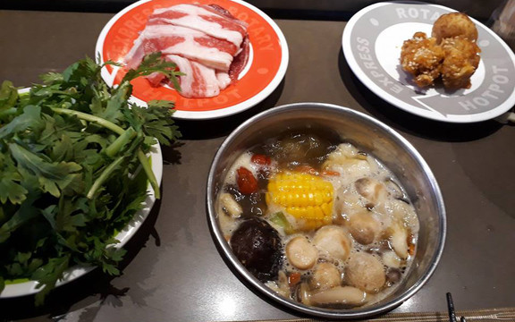 Kichi Kichi Lẩu Băng Chuyền - Nguyễn Trãi