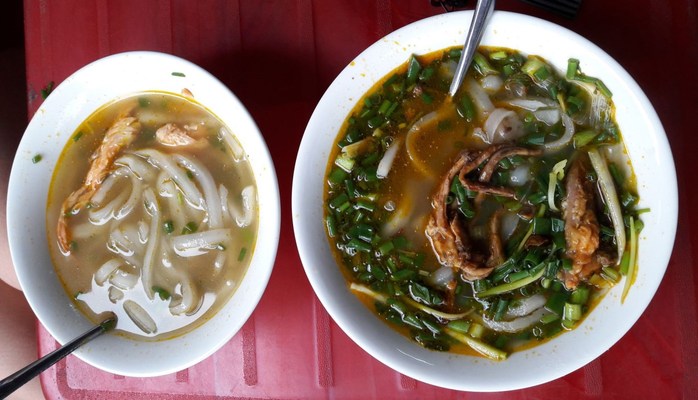 Dì Cần - Bánh Canh Cá Lóc