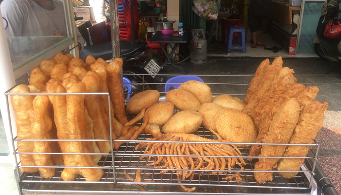 Chuối Chiên & Bánh Tiêu Chợ Hòa Bình