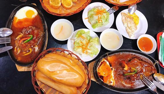 Bò Bít Tết Medium Rare - Bò Úc, Cá Hồi & Gà