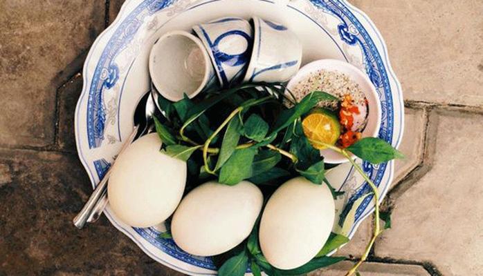 Cô Tuyết - Hột Vịt Lộn & Cút Lộn Xào Me