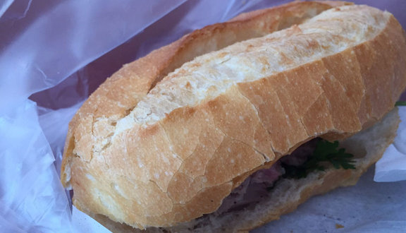 Hùng Ký - Bánh Mì, Bánh Hỏi & Heo Quay