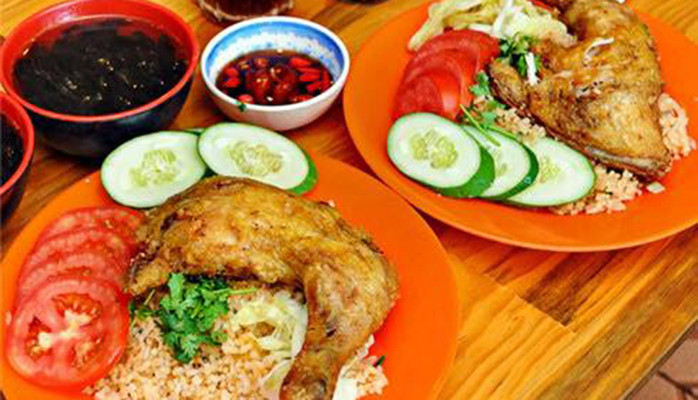Cơm Gà Xối Mỡ Thụy Kha - Trần Nhật Duật