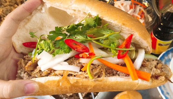 Cô Hoa - Bánh Mì & Xôi Mặn