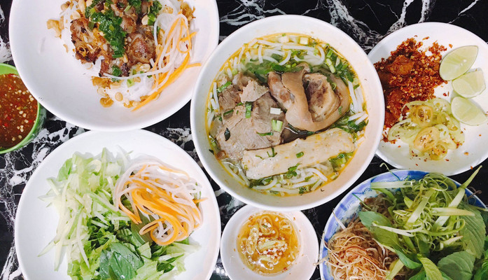 Chín - Bún Bò & Bún Thịt Nướng