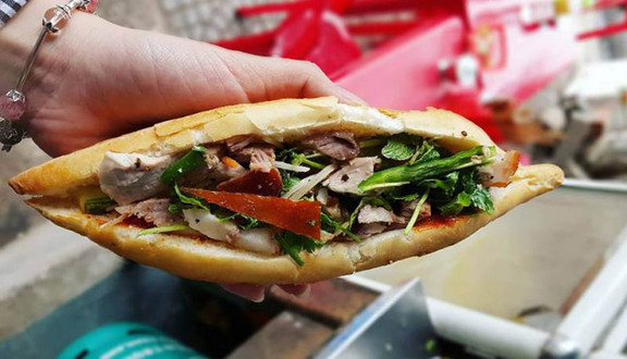 Bánh Mì Heo Quay A.Thái