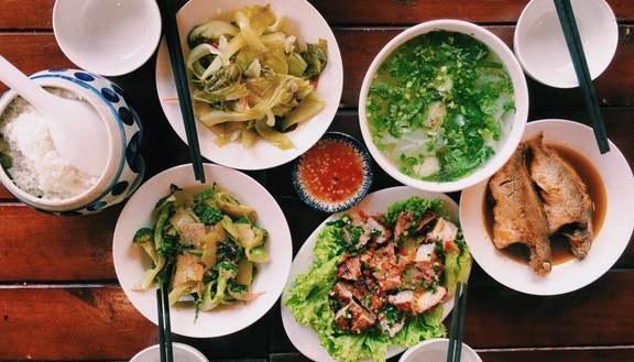 Bờ Kè Quán - Cơm Gia Đình