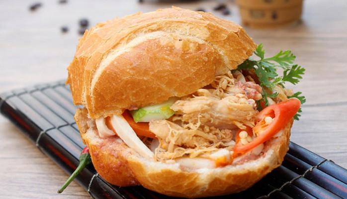 Cô Vân - Bánh Mì Gà