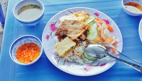 Chú Sáu - Cơm Tấm & Bò Lá Lốt