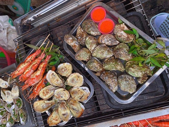 Hàu Nướng 10K - Cách Mạng Tháng 8