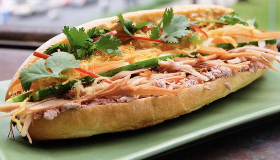 Pomi - Bánh Mì Thịt Xiên & Bơ Mật Ong