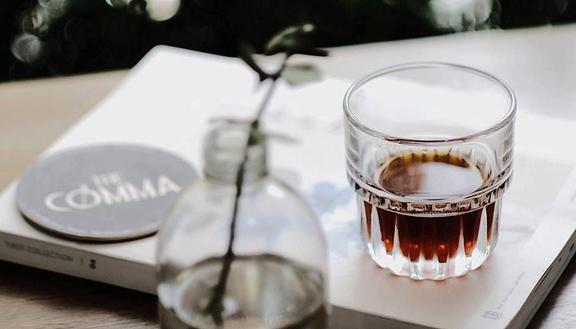 The Comma Coffee - Hoa Mai