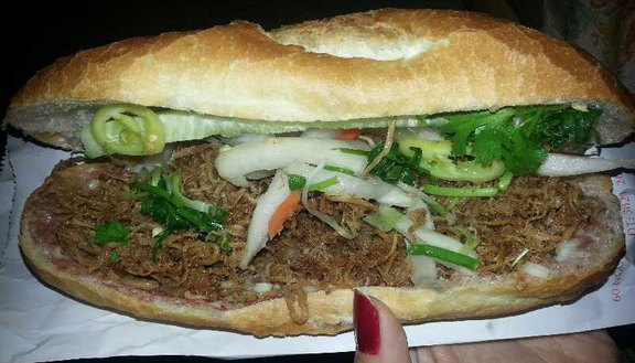 Bánh Mì Cô Bé