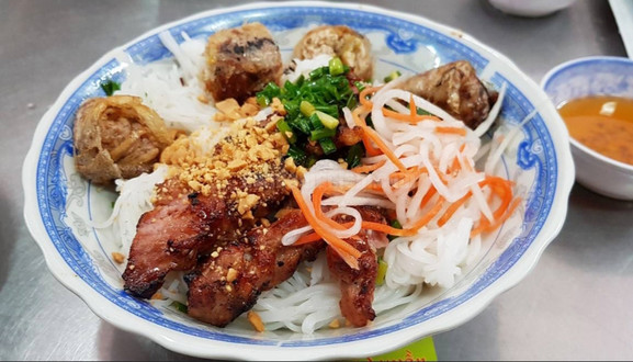 Bún Thịt Nướng Cô Tám