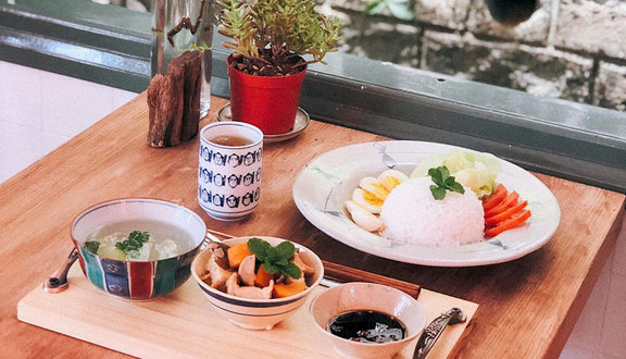 Tiệm Táo Đỏ - Cafe & Bistro