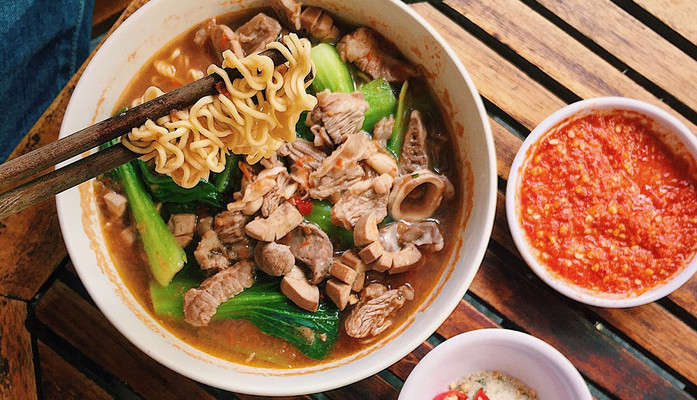 Tiệm Ăn Nhà Mình - Mì Tôm Chua Cay