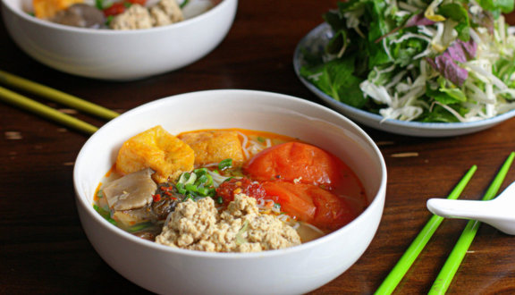 Cô Hằng Einstein - Bánh Cuốn & Bún Riêu