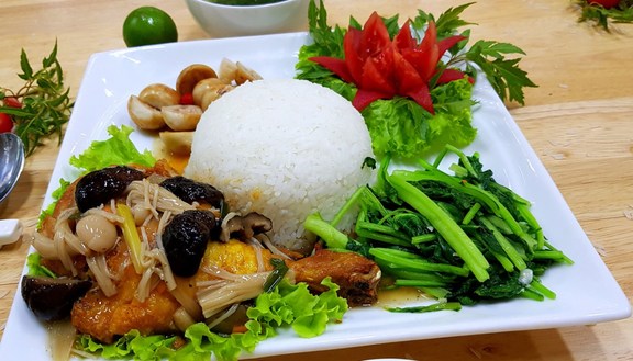 Cô Thắm - Cơm Gà & Cơm Bò - Phạm Hùng