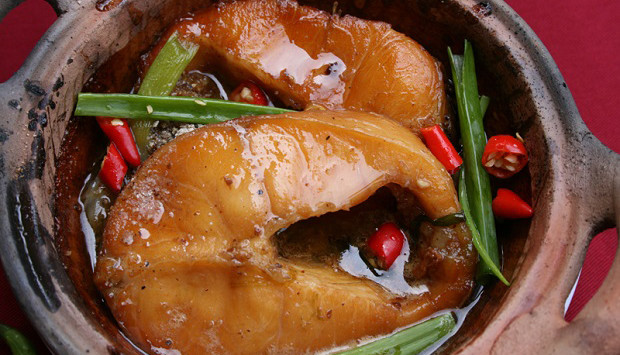 Loan Vinh - Cá Trắm Kho, Chả Cá & Ruốc Cá Ngon