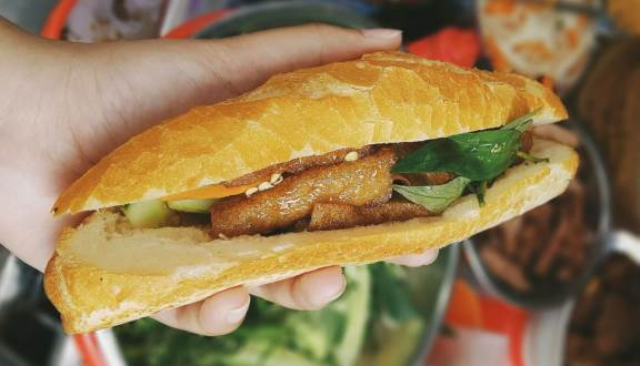 Khánh Dung - Bánh Mì Chả Cá Thu - Nguyễn Văn Thương