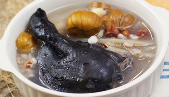 Cô Năm - Gà Ác Tiềm Thuốc Bắc