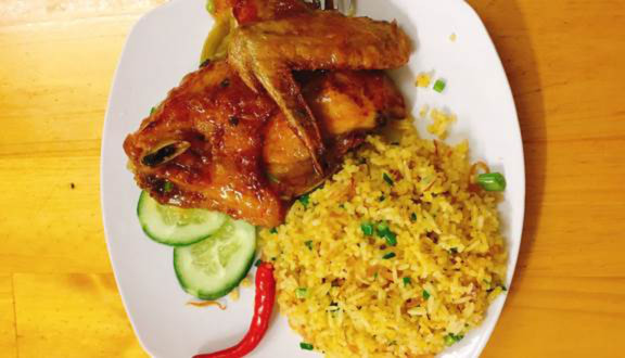 Quán Ba Chị Em A Quang - Cơm Gia Đình & Cơm Gà Mắm Tỏi