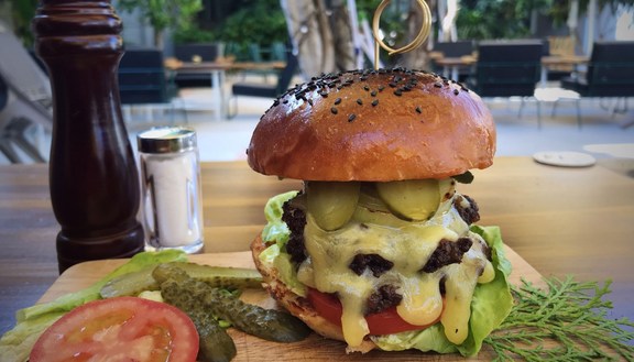 Merlion Cafe - Gourmet Burger