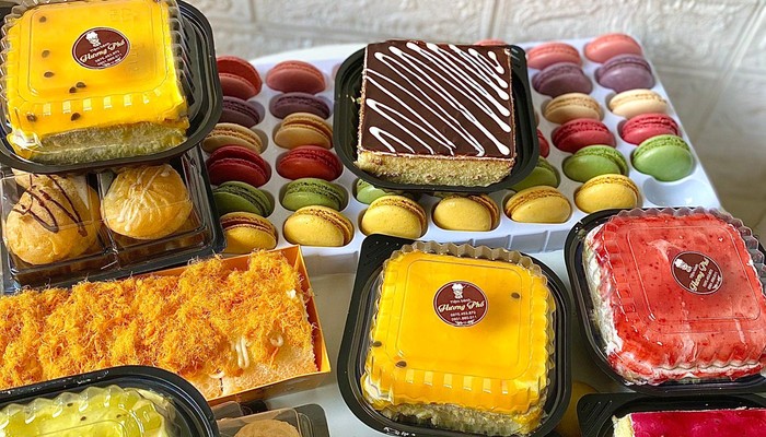 Bông Lan Trứng Muối, Sukem & Bánh Sinh Nhật - Tiệm Bánh Hương Phố - 14 Nhân Hòa