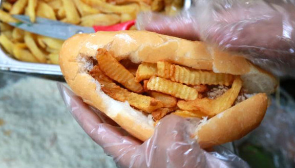 Bánh Mì Nem Khoai Bà Vân