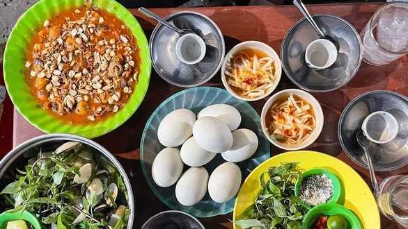 Trứng Cút Lộn Xào Me - Big C