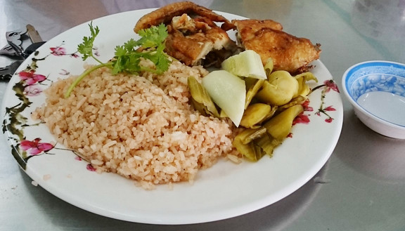 Quán 157 - Cơm Gà Xối Mỡ & Bún Thịt Nướng