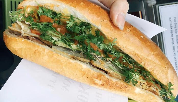 Phương Bống - Bánh Mì Truyền Thống & Mì Trộn Hải Sản