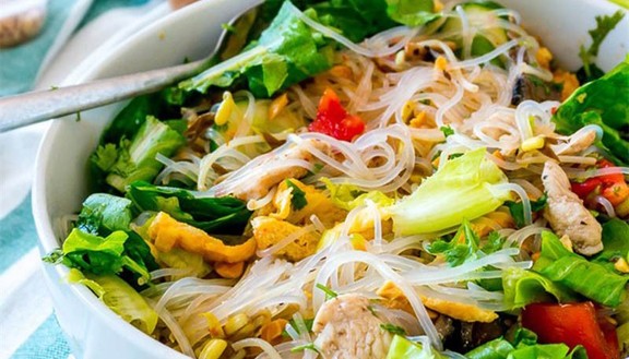 Chị Ca (Cô Bê Hội An) - Bún Trộn
