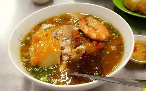 Cô Diệu - Bánh Canh Cua - 575 Điện Biên Phủ