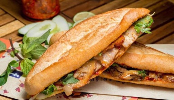 Tiệm Bánh Mì Cô Anh