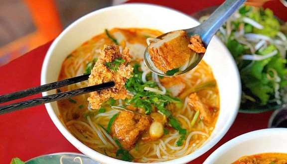 QUY NHƠN QUÁN - Bún & Bánh Canh chả - Quang Trung