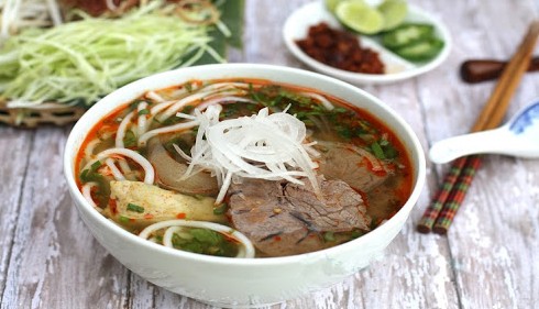 Cô Trinh - Bún Bò Huế - Dương Bá Trạc
