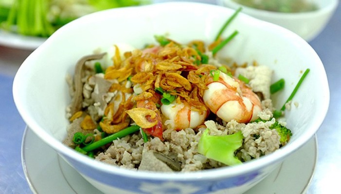 Chị Thuyên - Hủ Tiếu, Bánh Tráng & Chân Gà