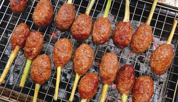 Eat Right - Nem Bò Nướng Sả, Mực Nướng Sốt BBQ & Chả Bò