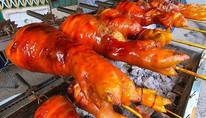 Hai Anh Em - Giò Heo Quay Lá Mắc Mật