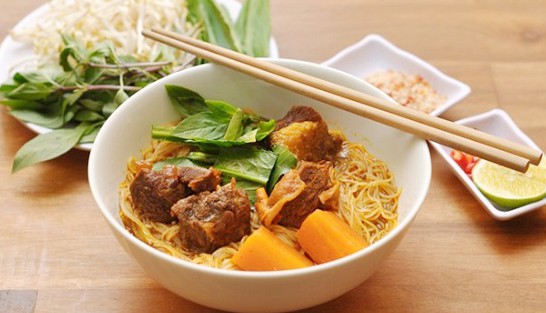 Chị Vân - Hủ Tiếu & Bánh Mì Bò Kho