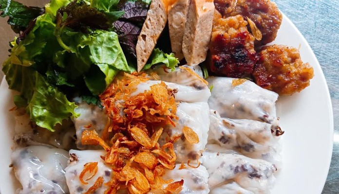 Xuân Bắc - Bánh Cuốn Nóng & Gà Tần