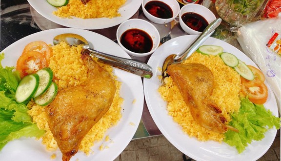 Cô Bông - Cơm Gà, Nui & Mì Xào