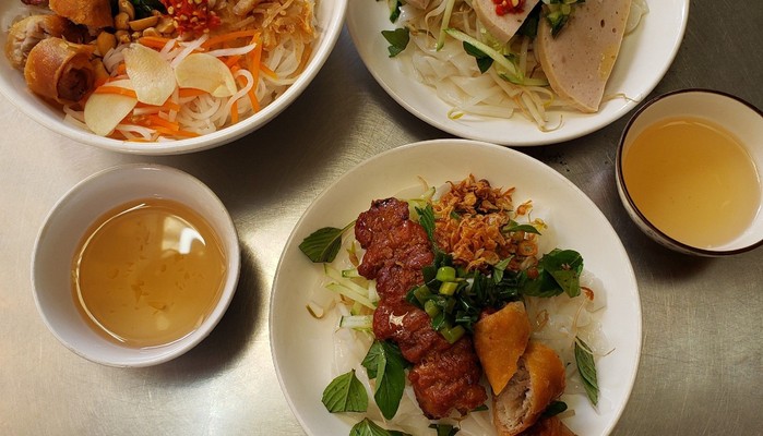 Hai Chị Em - Bún Thịt Nướng & Bánh Ướt