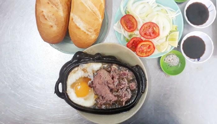 3 Chị Em - Bít Tết Bò Úc & Bún Nem Nướng