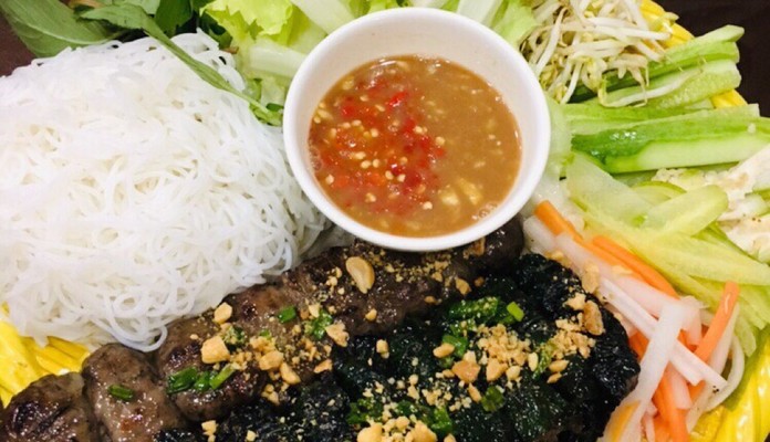 Chị Bé - Bò Lá Lốt, Mỡ Chài & Bún Thịt Nướng