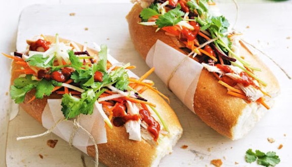 Bánh mì heo quay da giòn - Anh Việt