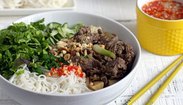 Bún Bò Trộn & Nem Nướng Nha Trang