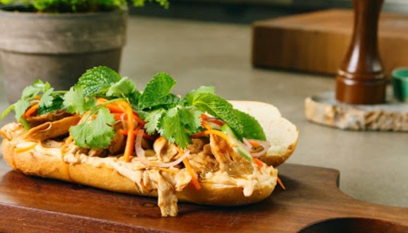 Tiệm Bánh Mì Ba Cô - Châu Thị Vĩnh Tế